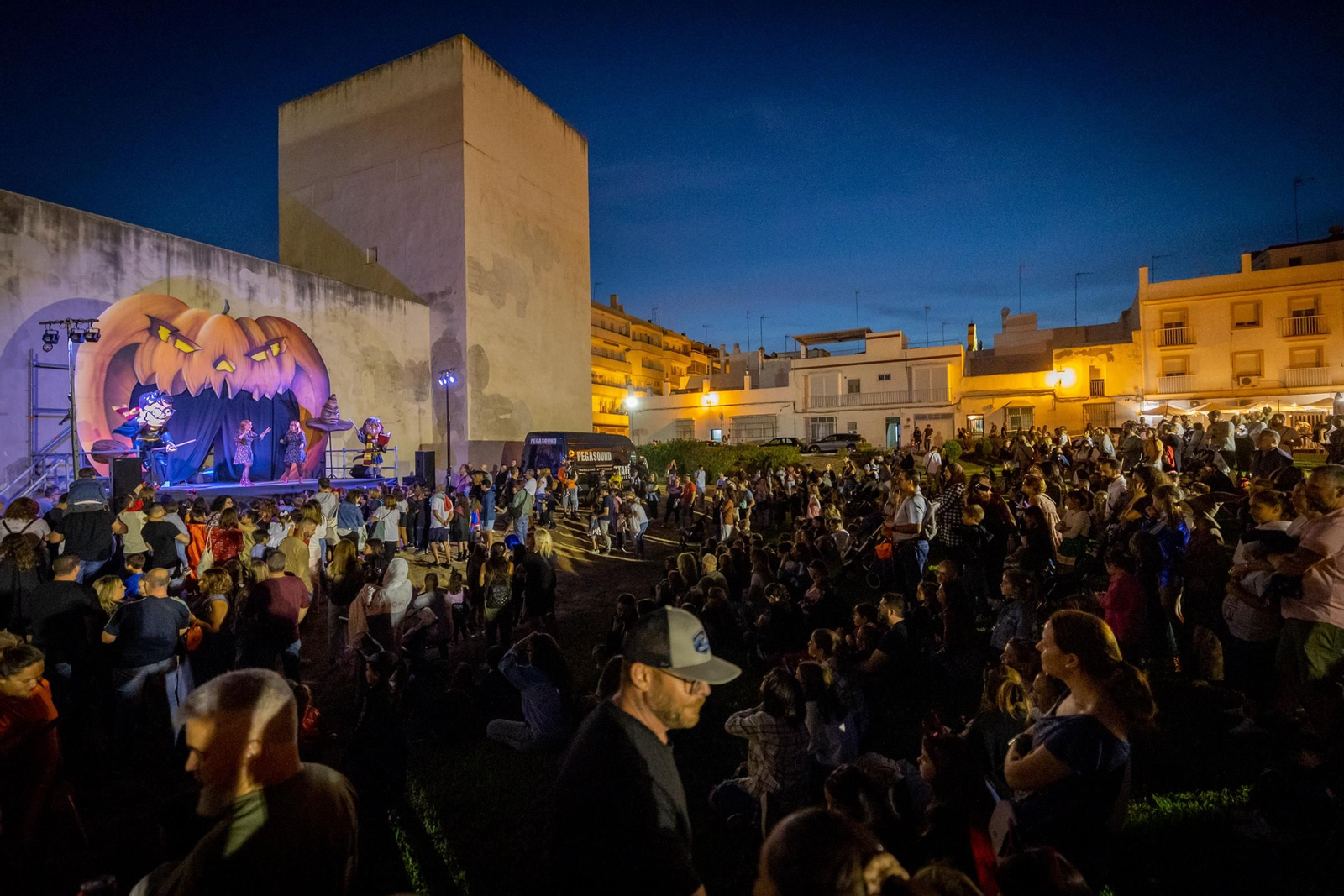 Las imágenes de la Noche de las Calabazas de Halloween en San Fernando