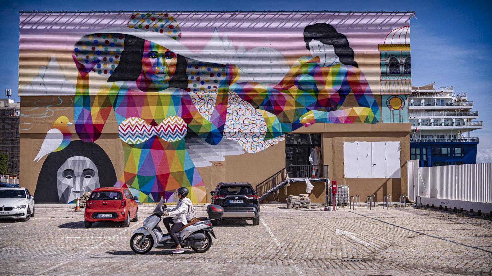 El mural está ya a falta de algunos detalles y de la intervención de otro equipo de especialistas El mural está ya a falta de algunos detalles y de la intervención de otro equipo de especialistas