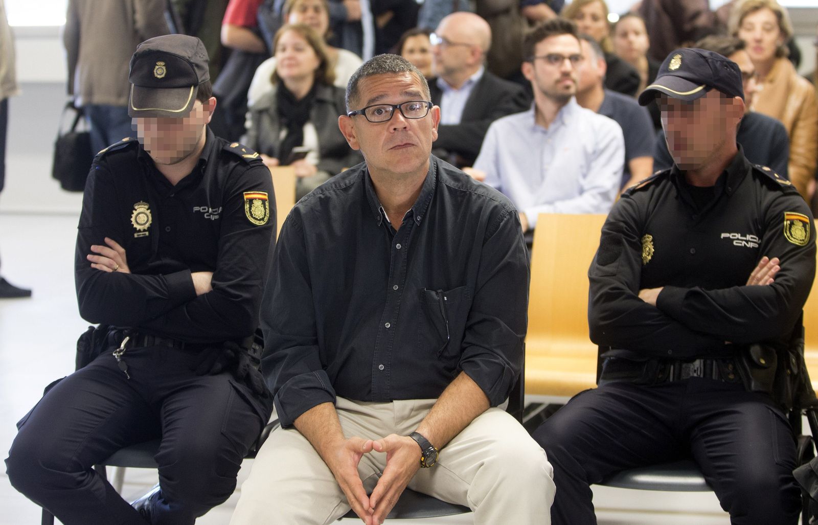 Jorge Ignacio Roca Samper, escoltado por agentes de Policía.