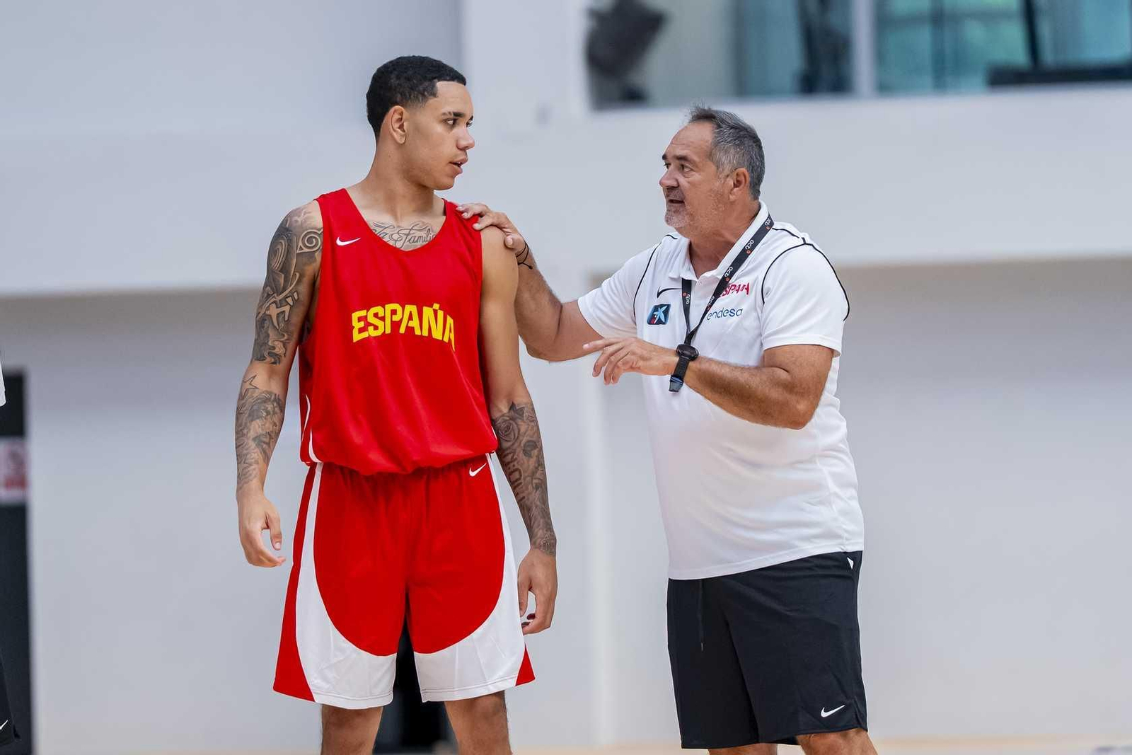 Paco Aurioles, con Isaac Nogués.