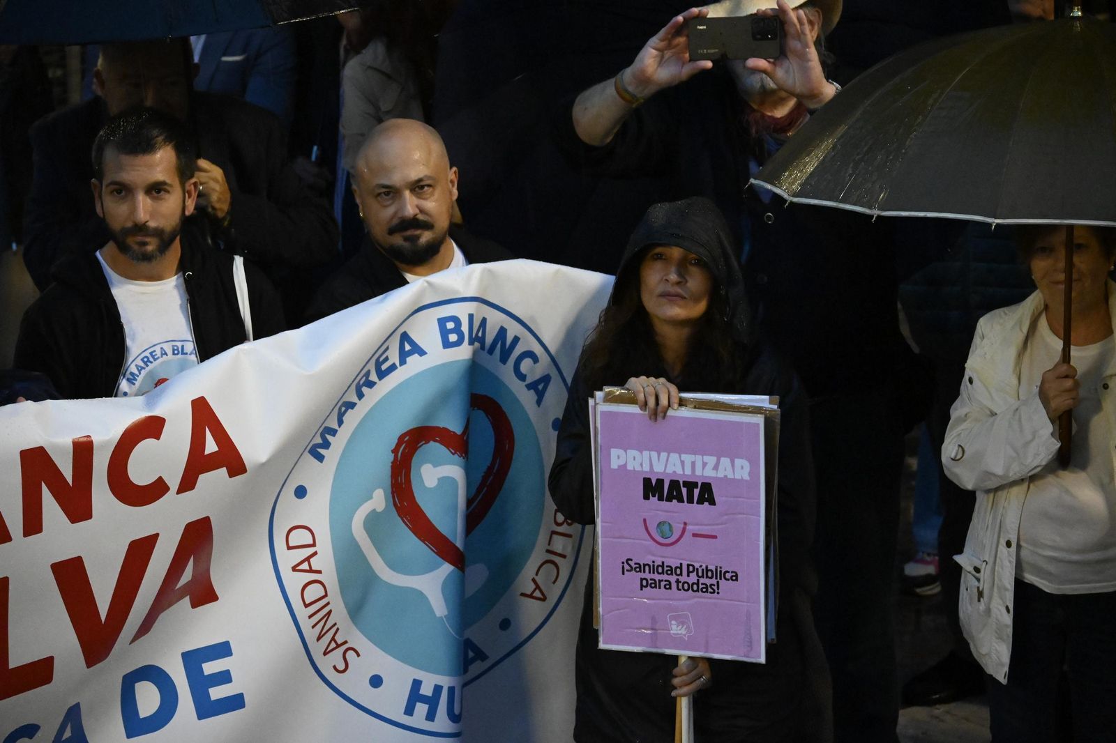 Las mejores imágenes de la manifestación por la sanidad en Huelva