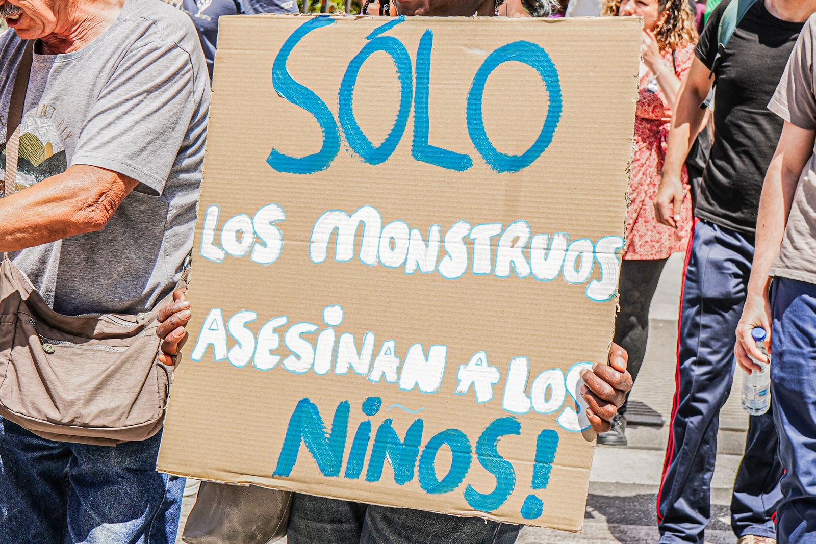 Las mejores imágenes de la manifestación contra el comercio de armas y relaciones con Israel en Granada
