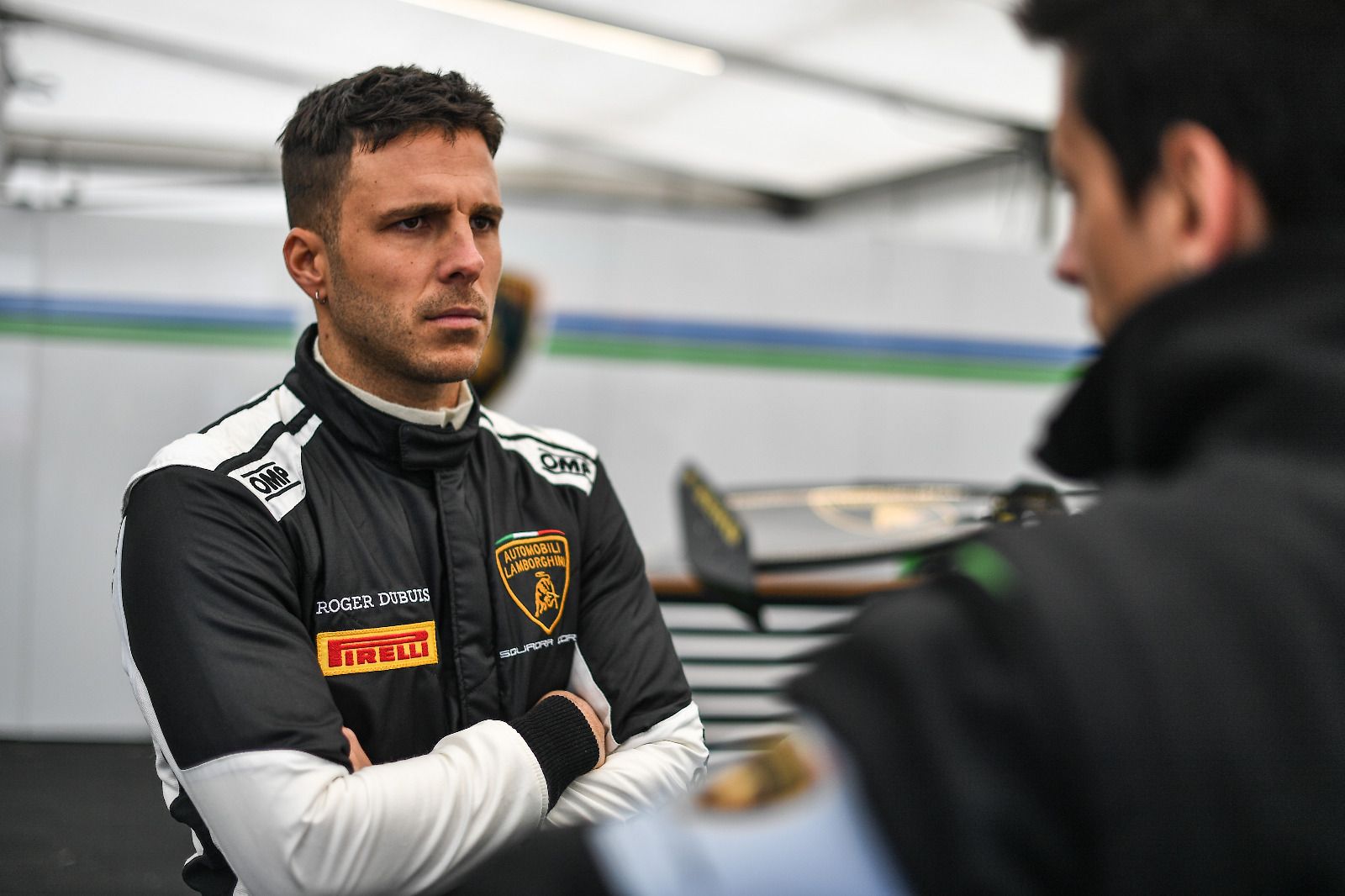 Manu Bejarano dialoga con su ingeniero.