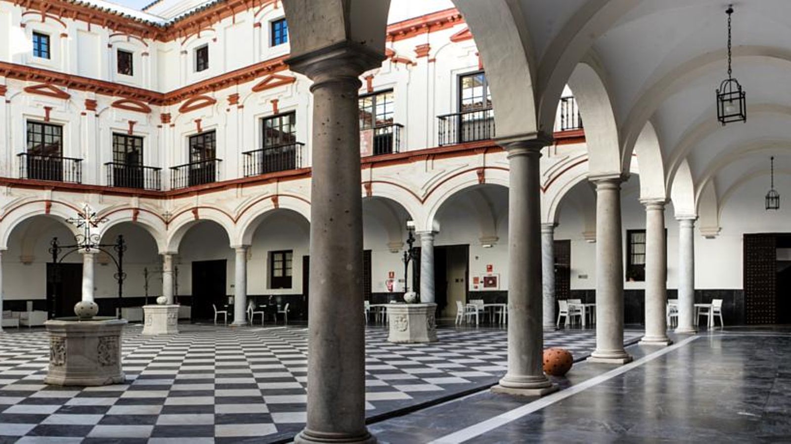 Patio principal del alojamiento.