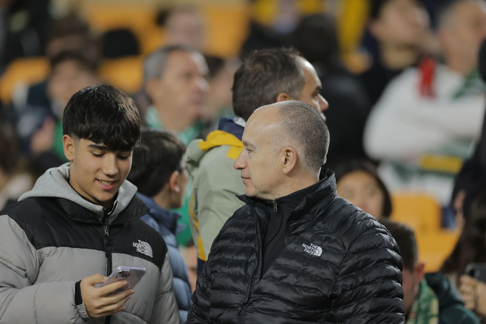 Buscate en las fotos del Betis - Feyenoord