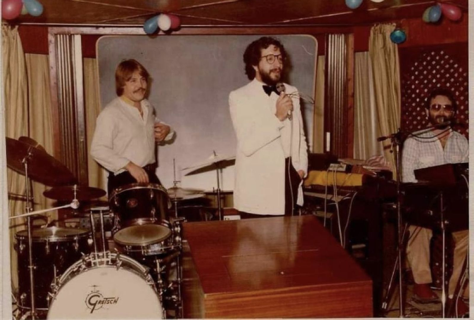 Jesús del Río presenta al Dúo Raíces en el Tharsis