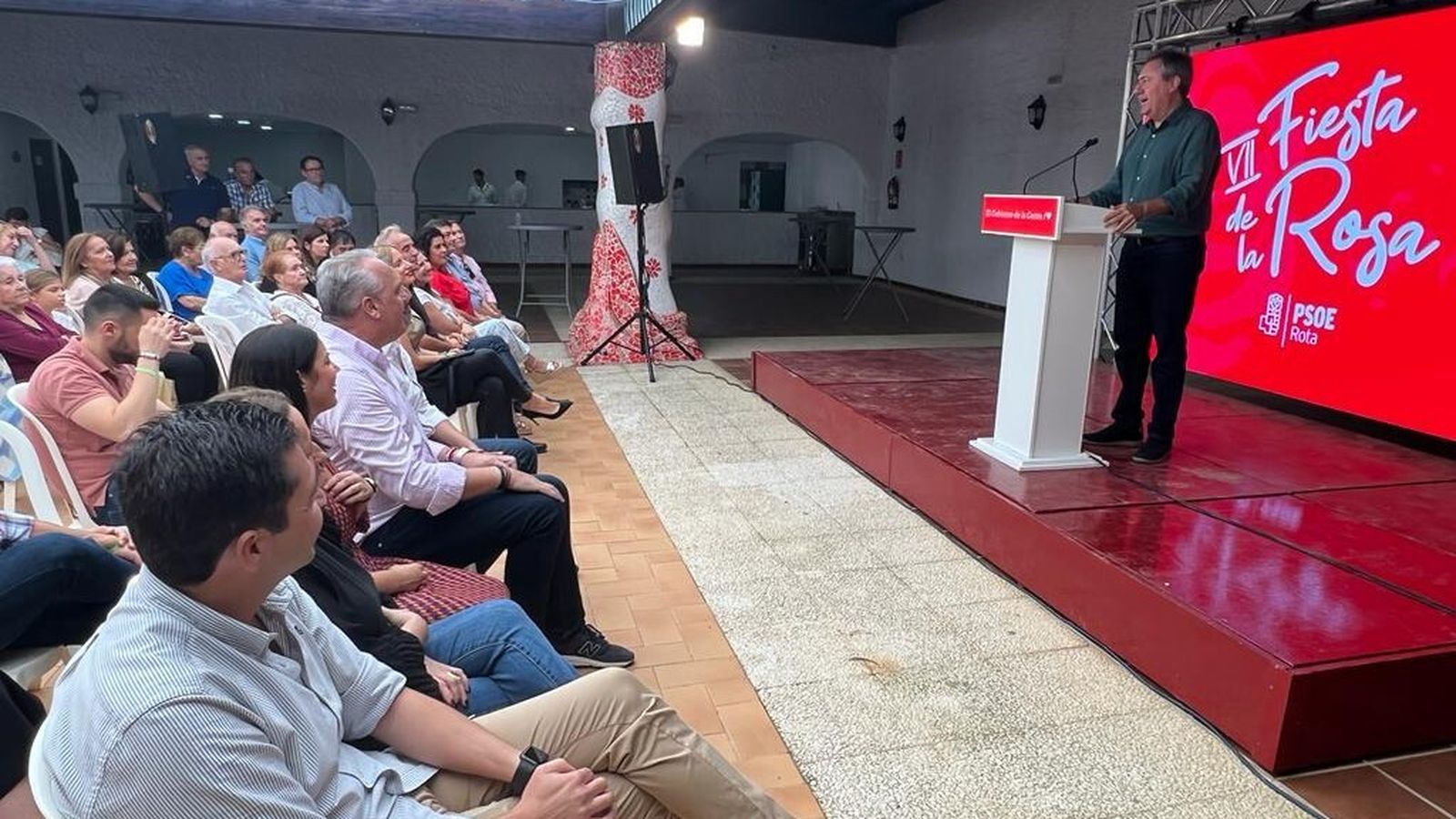 Espadas durante su intervención en la Fiesta de la Rosa celebrada en Rota.
