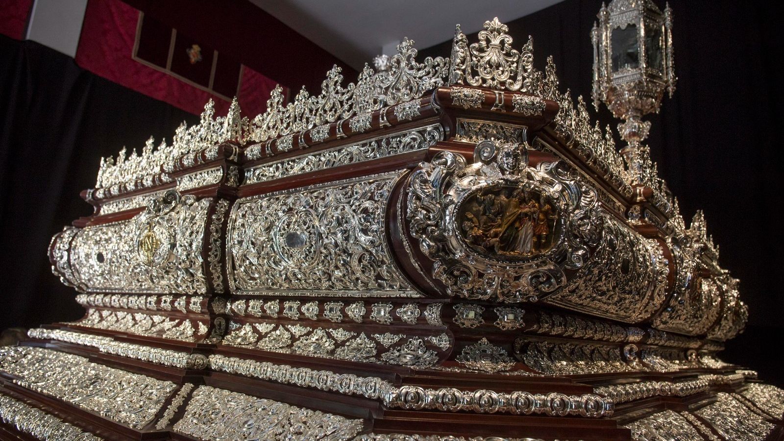 Detalle de una de las esquinas del trono de Jesús Cautivo.