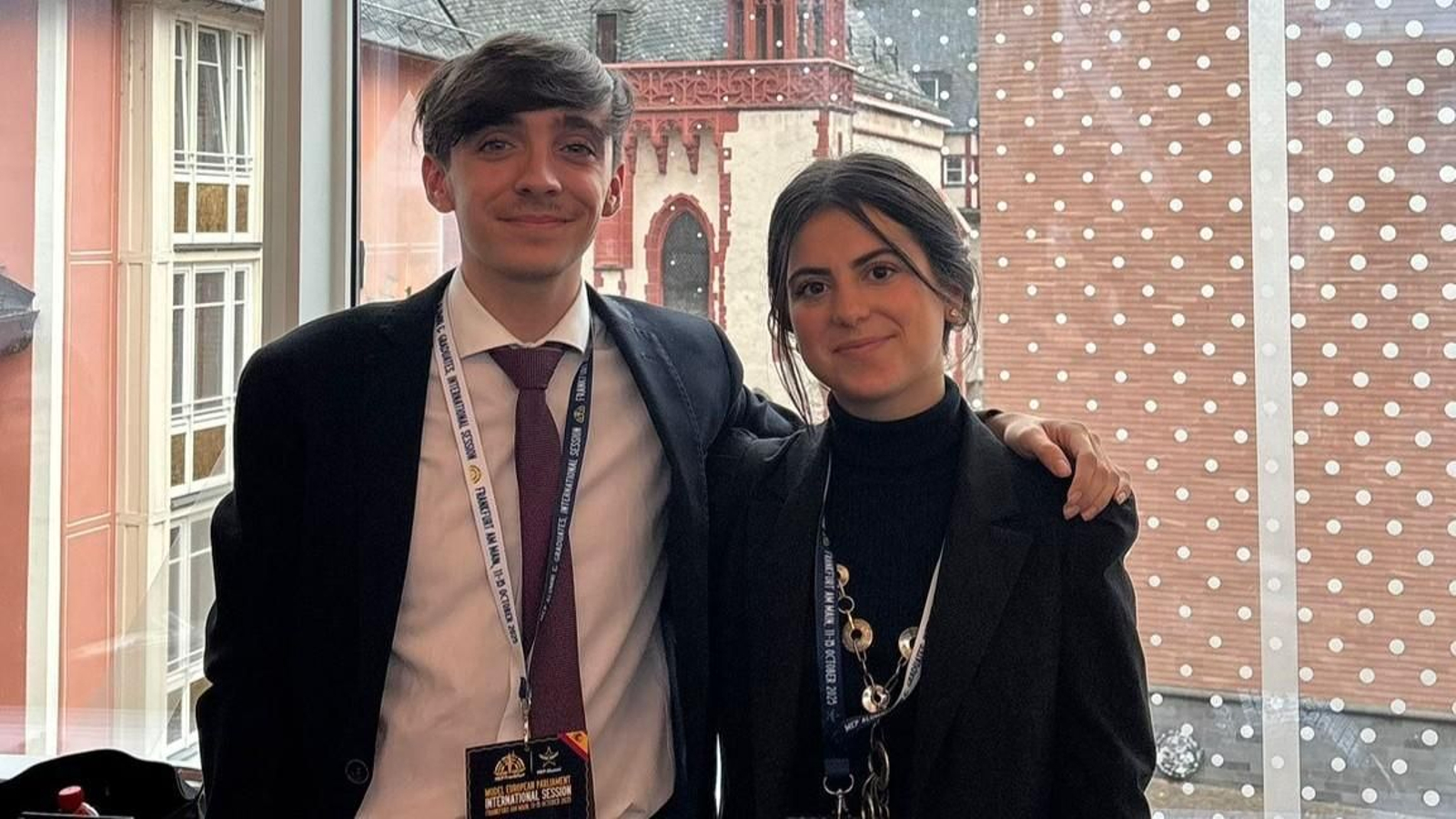 Carlos Lozano Pavón y Ana Nieves Navas, que han participado en la Sesión Internacional del Modelo de Parlamento Europeo