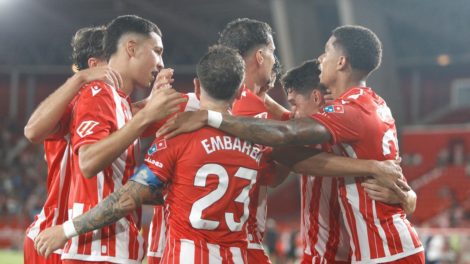 Los jugadores del Almería celebran un gol en la presente temporada.