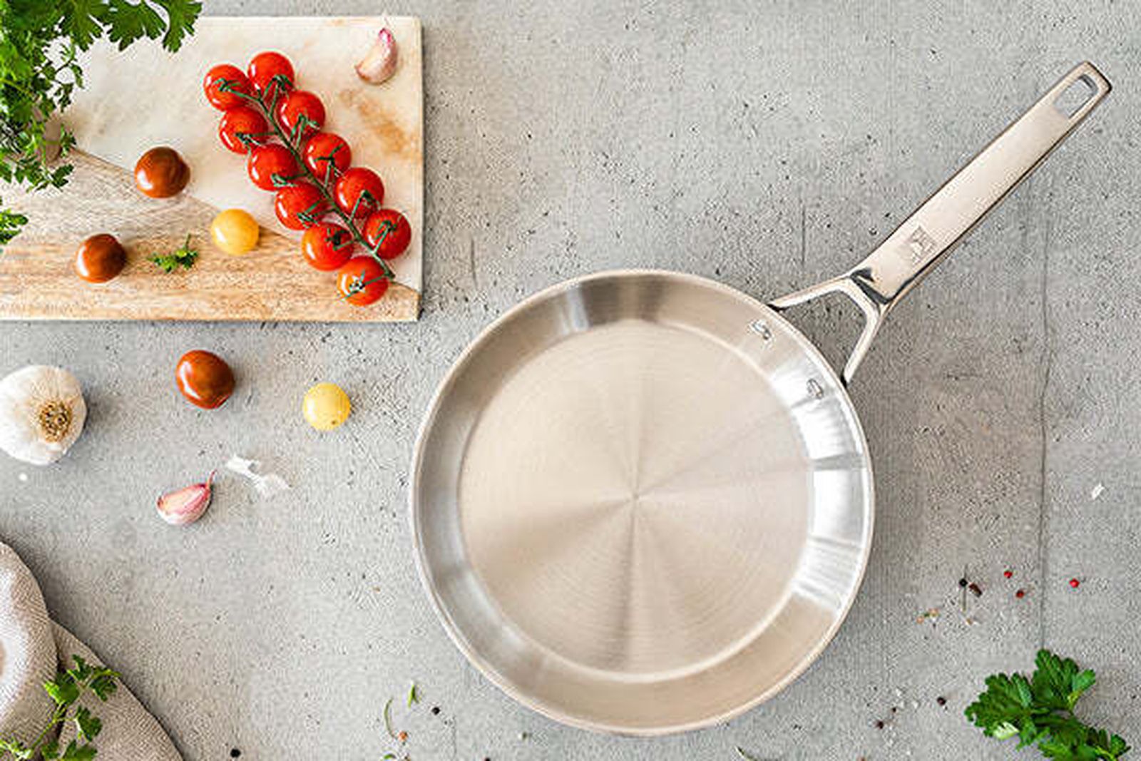 El truco infalible para que no se te pegue más la comida en tu sartén de acero inoxidable