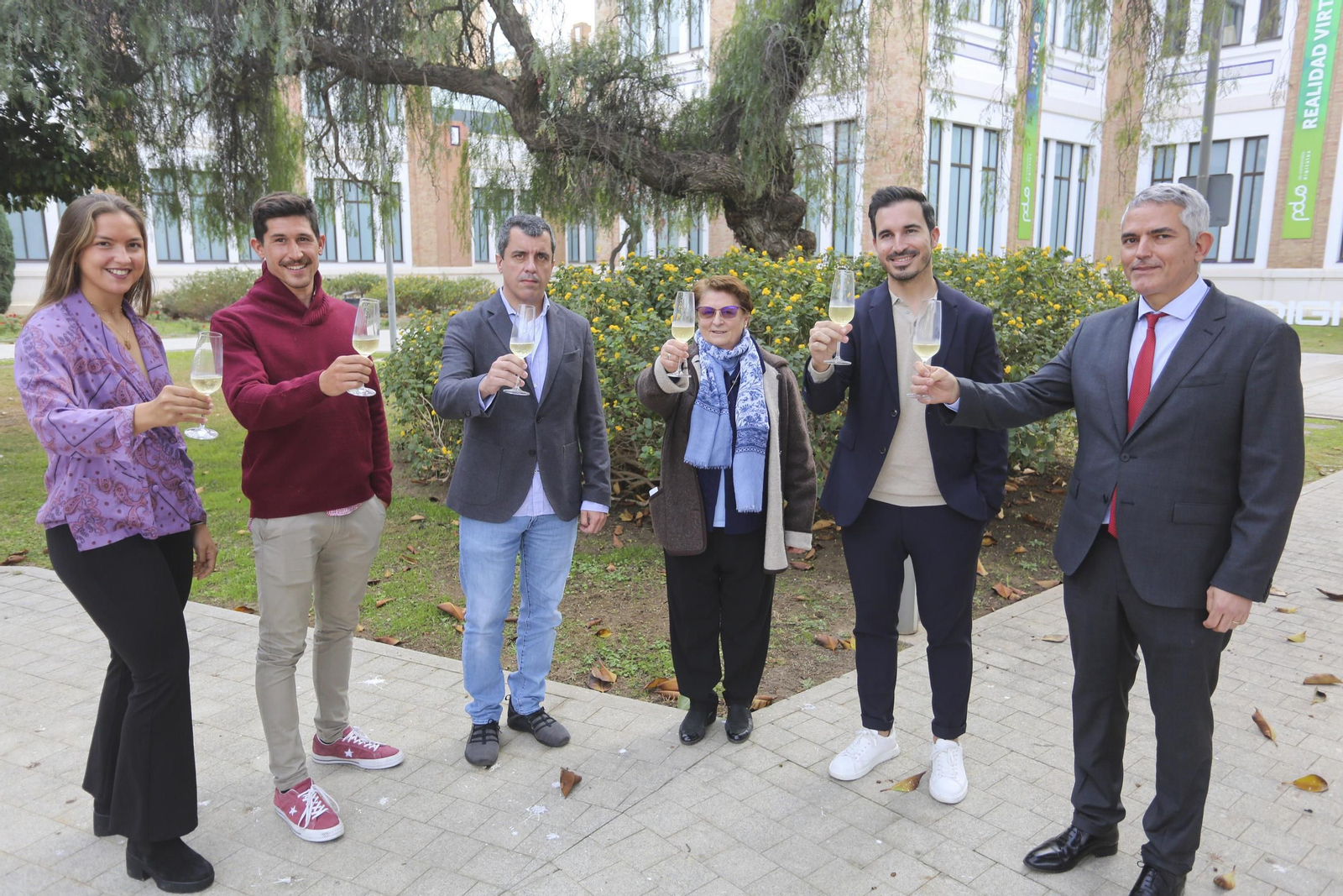 Marta de las Heras, Ramón Gómez, Bernardo Quintero, hermana María Mateo, Javier Castillo y Adriano Vázquez, en Tabacalera.