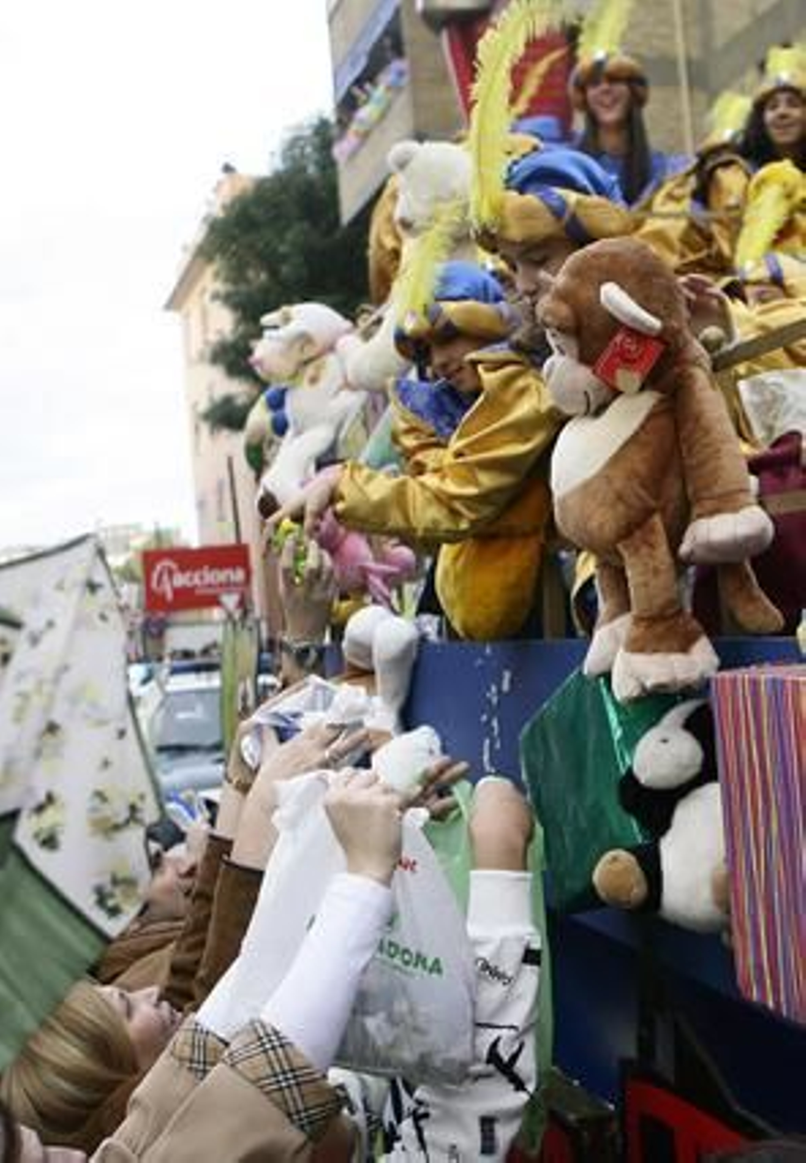 Kilos de caramelos serán repartidos durante toda la tarde en la ciudad.

Foto: Antonio Pizarro