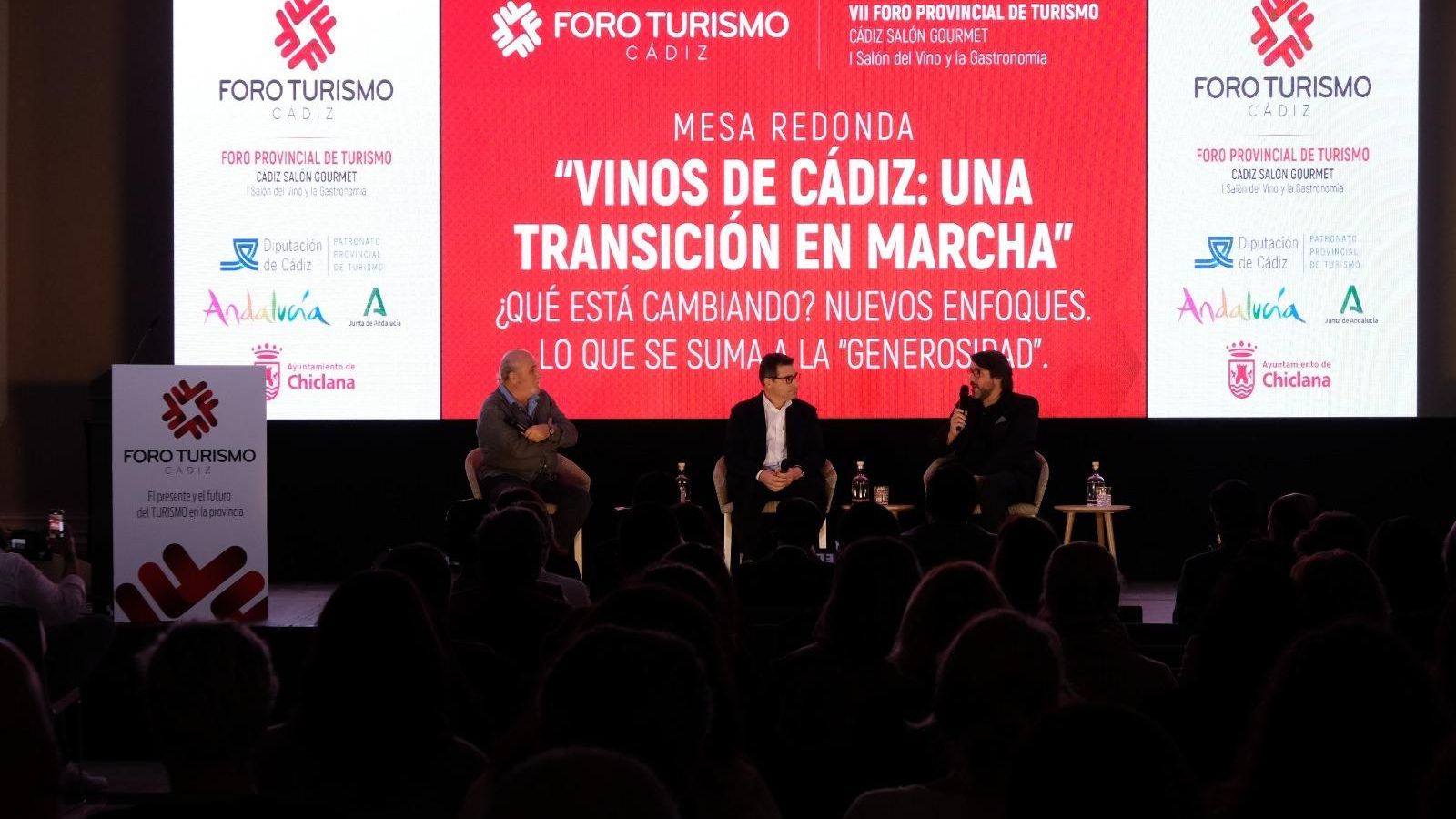 Fernando Huidobro, Josep Roca y Rafael Bellino durante su intervención el VII Foro Provincial de Turismo