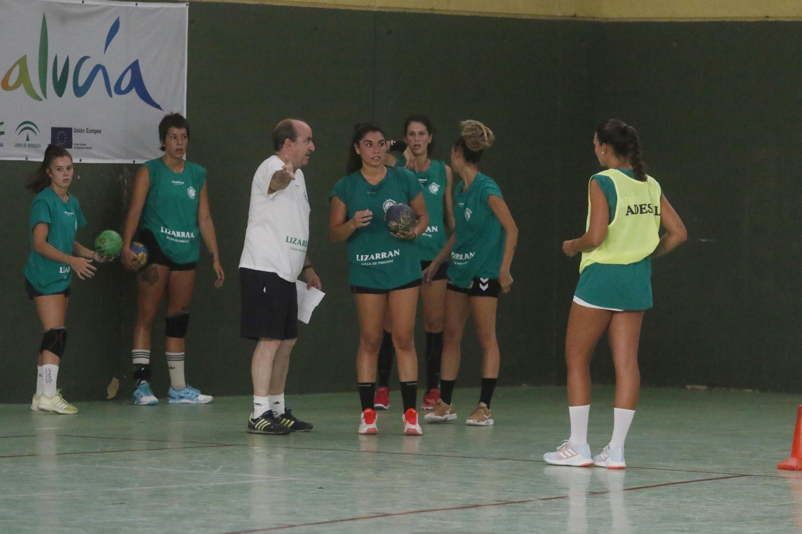 Las fotos del primer entrenamiento del Adesal camino de la Liga Guerreras Iberdrola