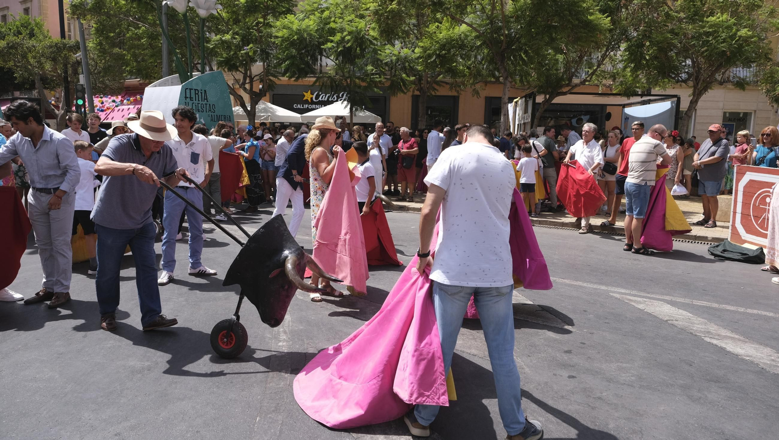 Exhibición de toreo de salón de la Escuela Taurina de Almería, en imágenes