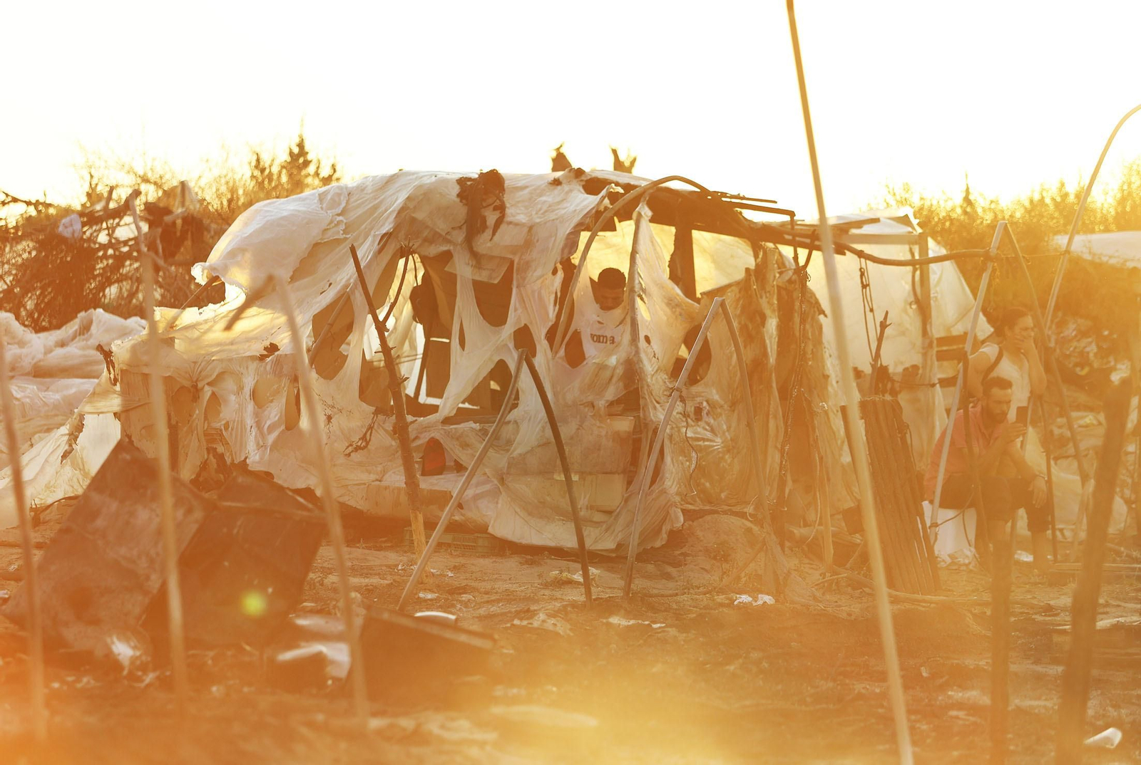 Las imágenes del incendio en un asentamiento en Lucena del Puerto