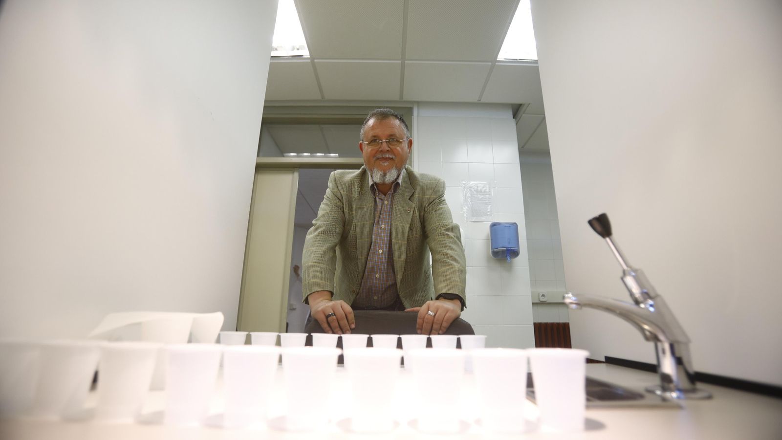 Rafael Moreno en las instalaciones del Edificio Darwin del Campus de Rabanales de la UCO.