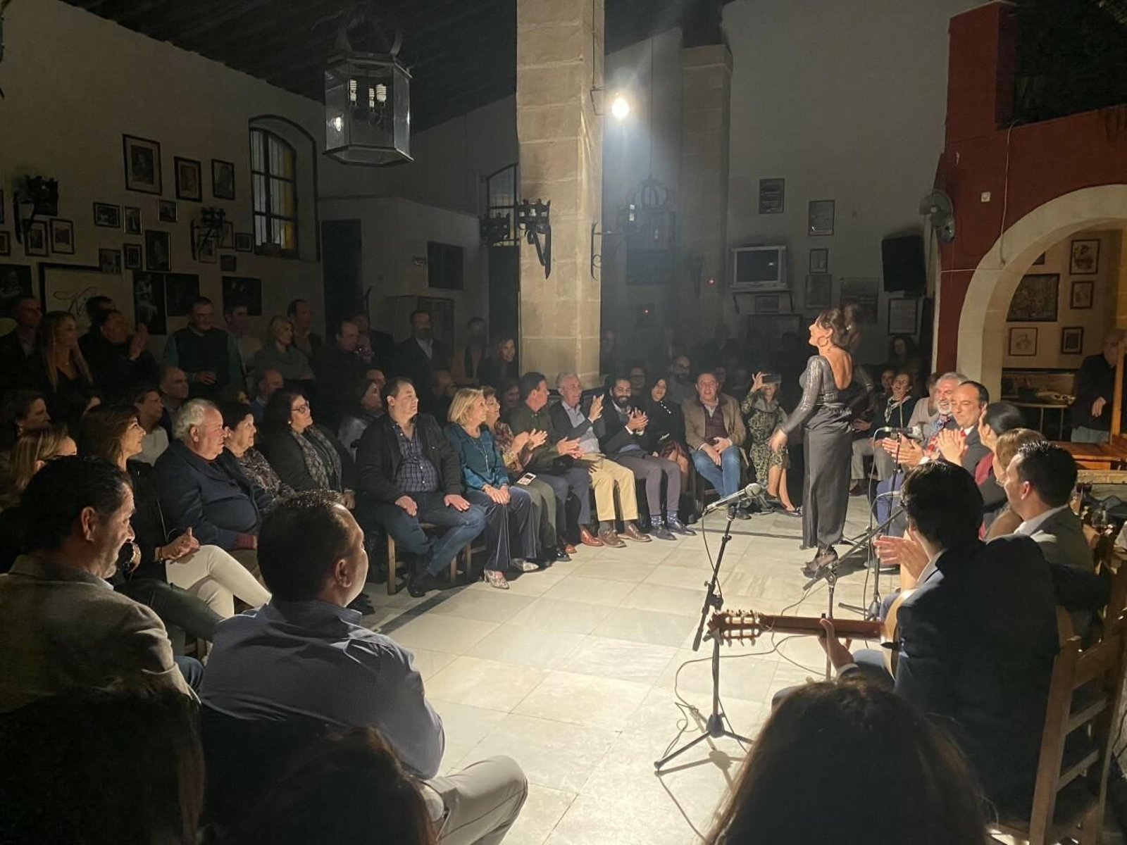 Imágenes de la zambomba de socios en Don Antonio Chacón