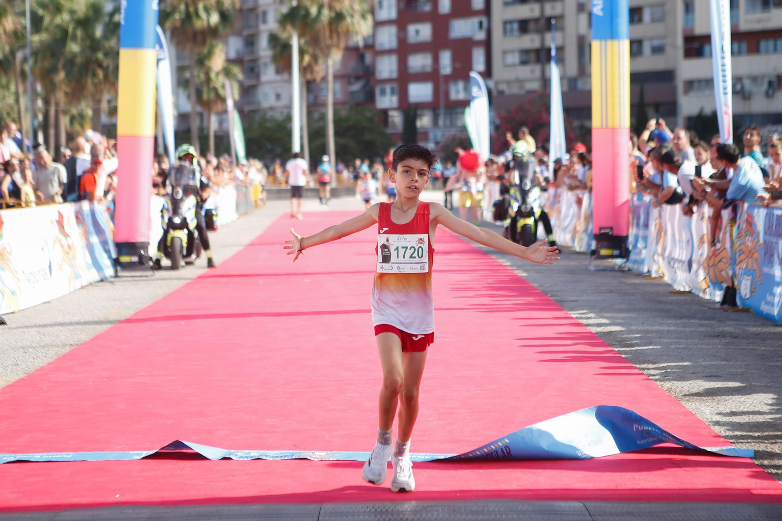 Búscate en la galería de fotos de categorías inferiores de la XXIII Carrera Popular Puerto Bahía de Algeciras