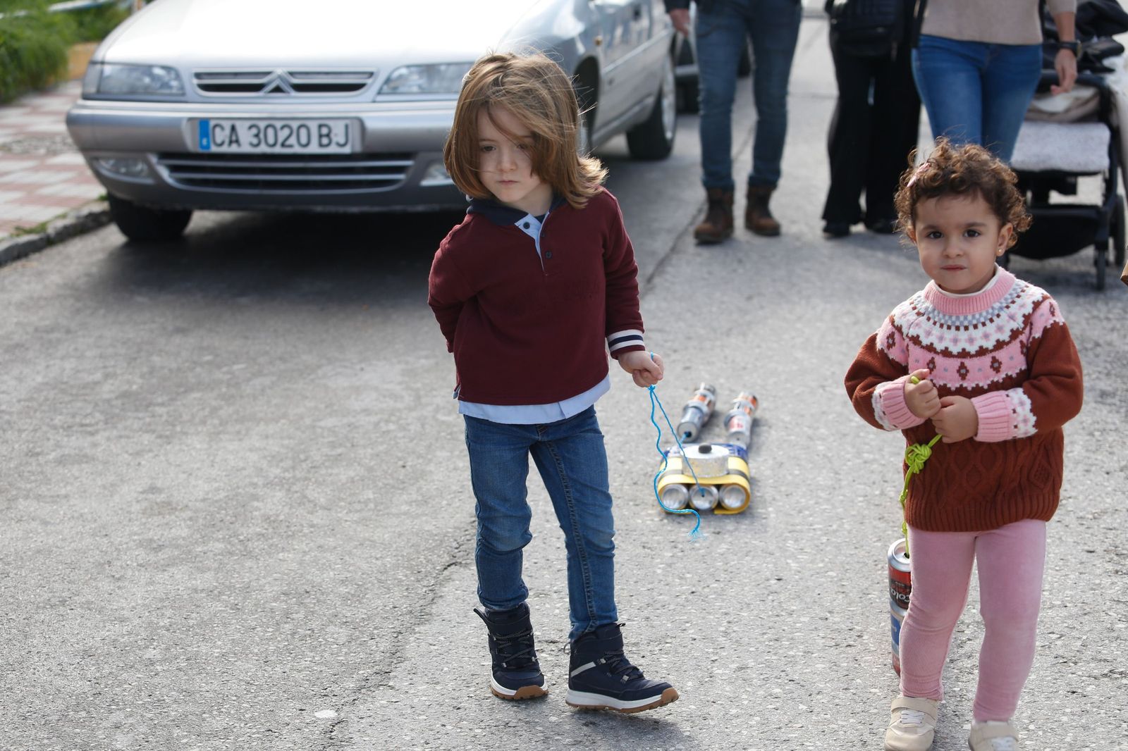 Búscate en las fotos del arrastre de latas 2026 en Los Barrios