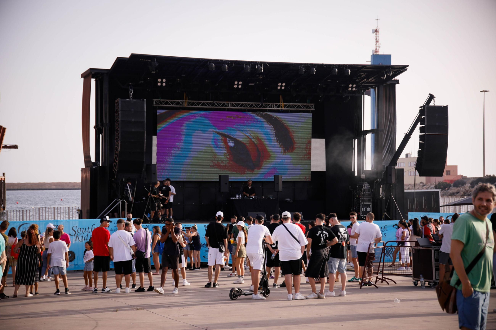 Imágenes del Festival AlmeriArt en el Parque de las Almadrabillas