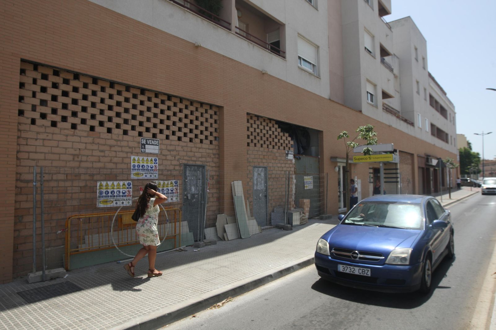 Vista exterior de la fachada, aún con ladrillos, donde han comenzado los trabajos en la Alameda Solano número dos.