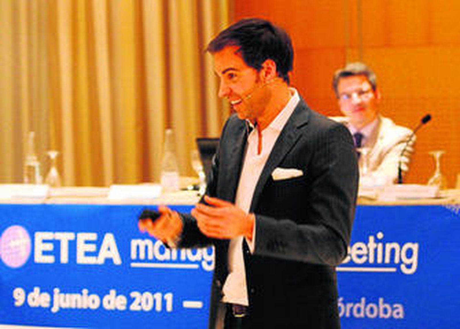 El nadador David Meca, ayer durante su intervención en el encuentro de ETEA.