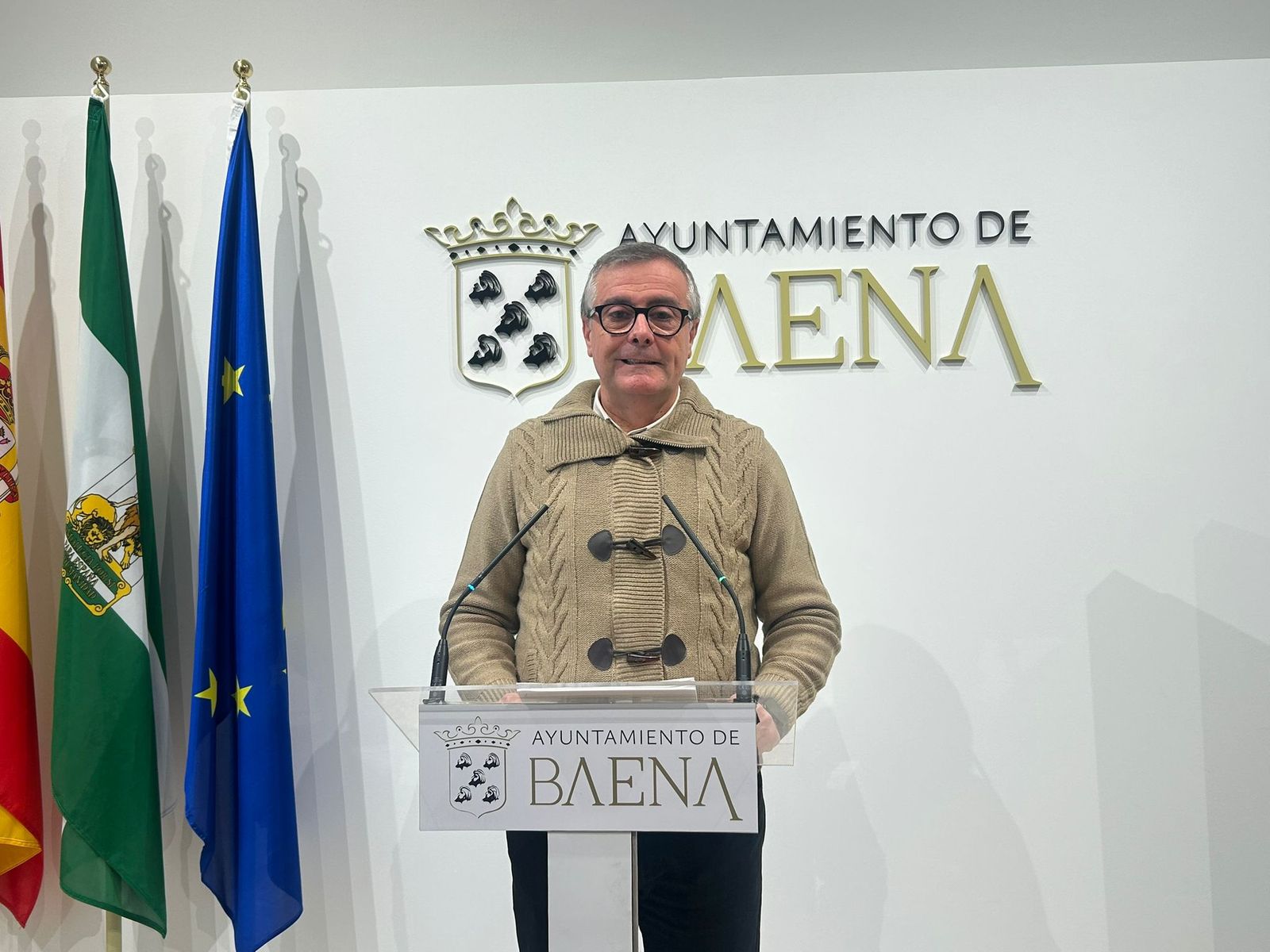 Francisco Vizcaíno presenta la iniciativa.