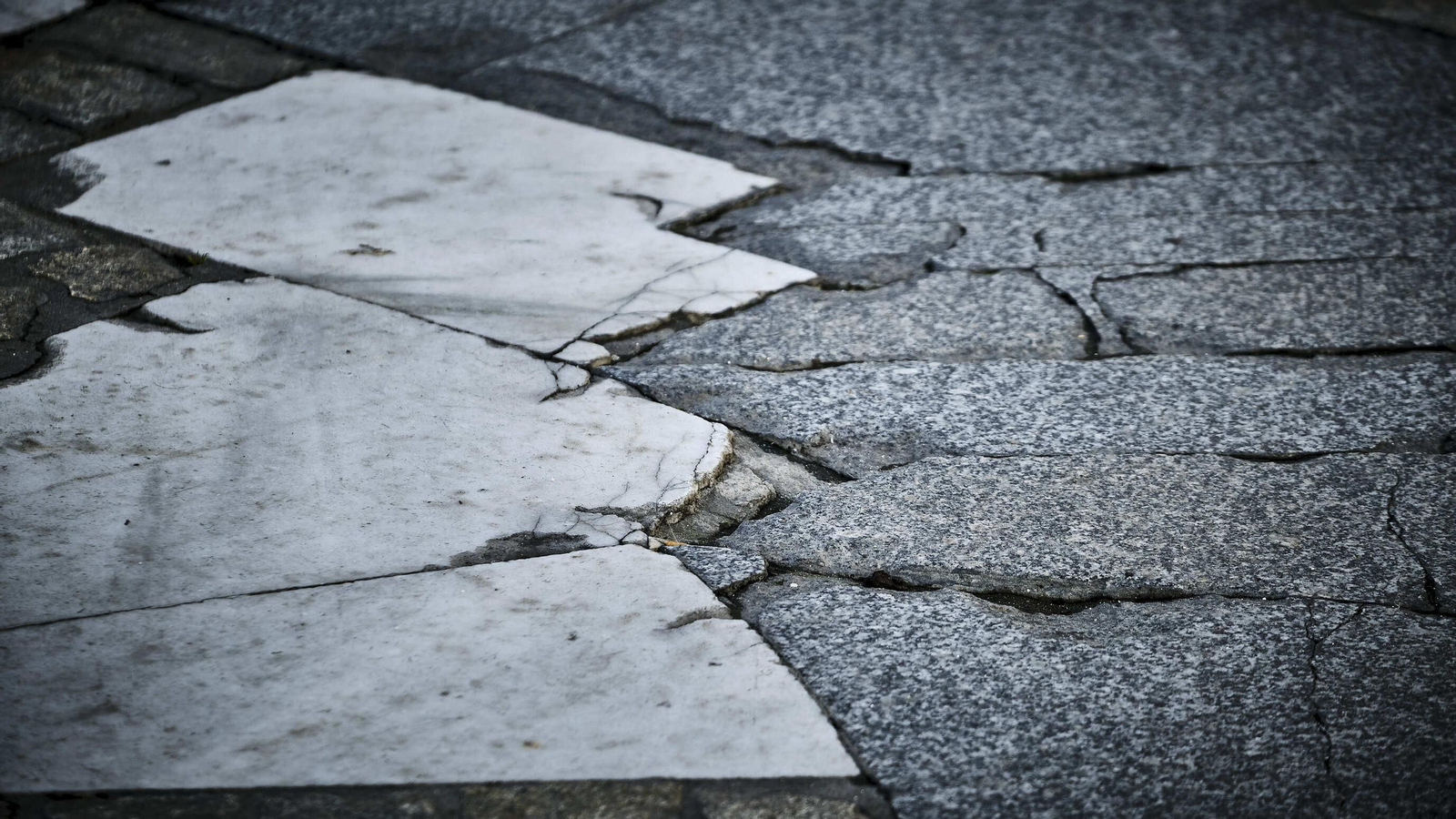Estado del pavimento en plaza de la Catedral