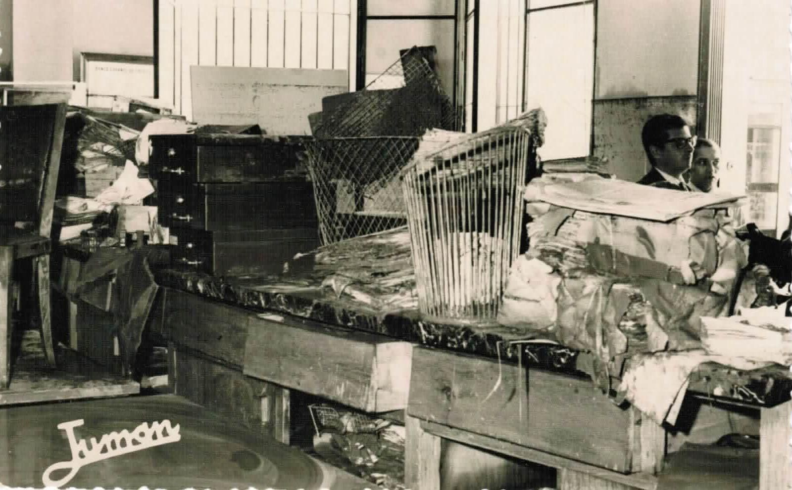 Destrozos en el interior de un comercio.