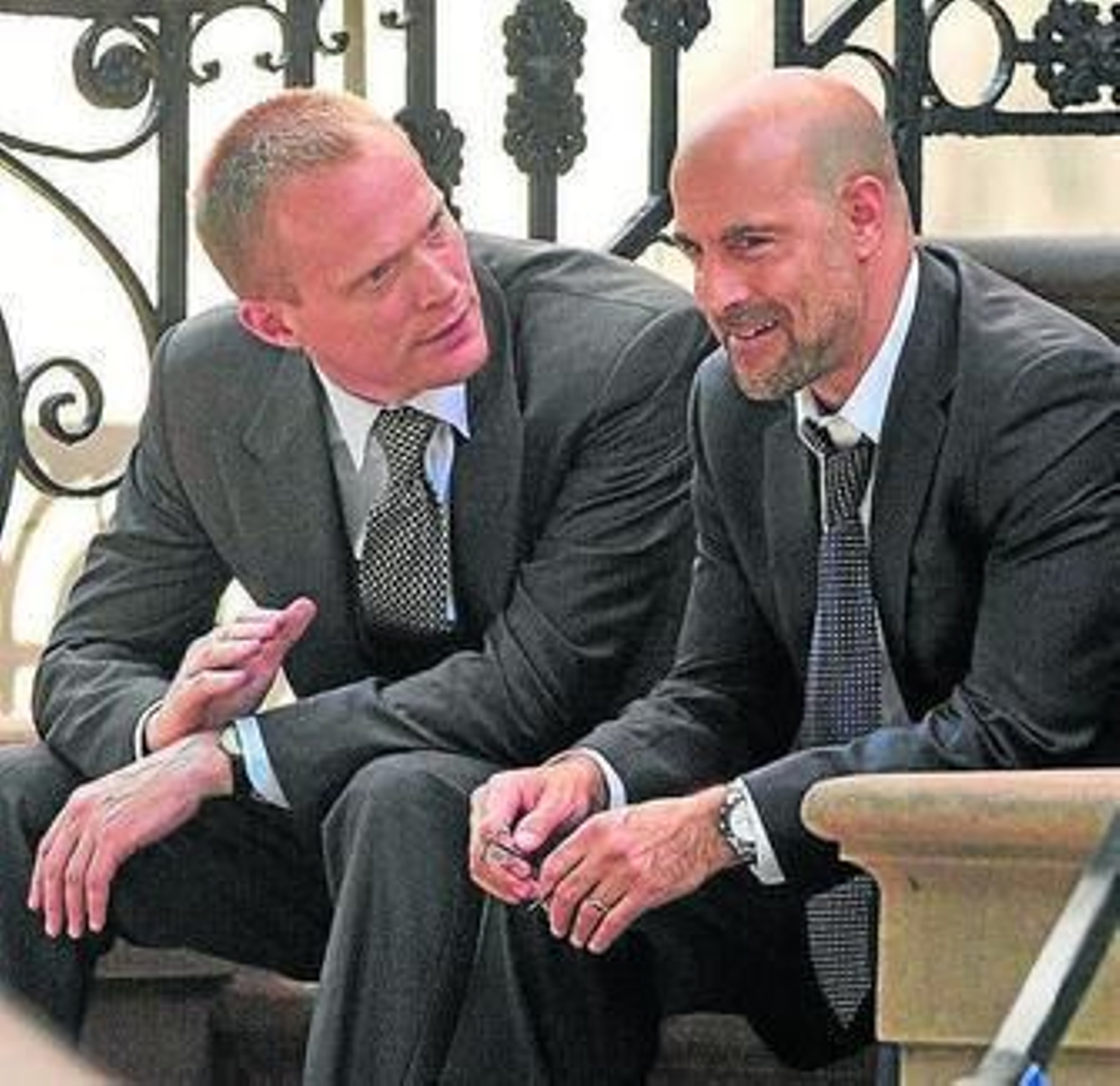 Paul Bettrany y Stanley Tucci, en una escena de 'Margin Call'.