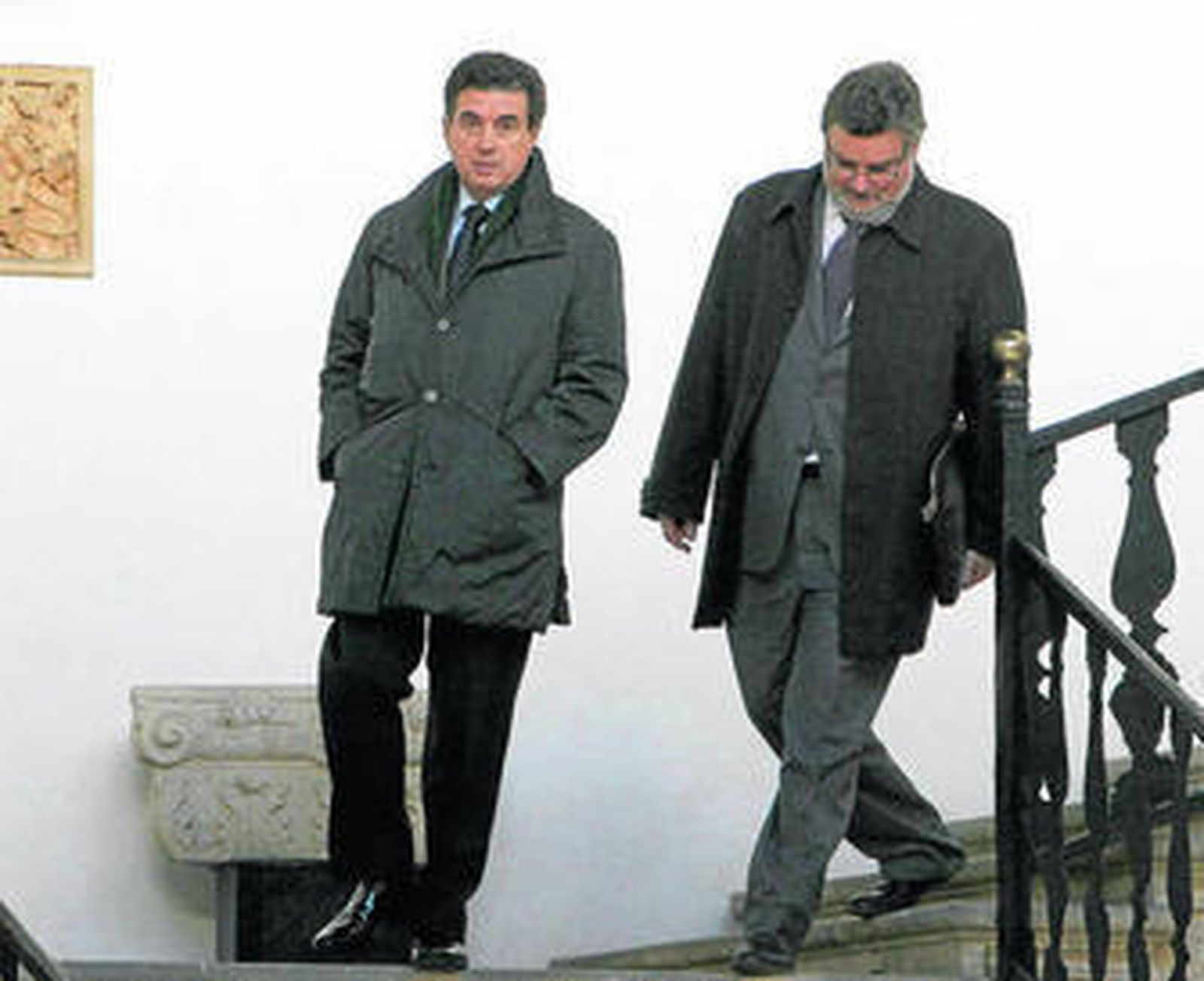 Jaume Matas, a la izquierda, ayer junto a su abogado, Miquel Arbona, en la Audiencia de Palma.