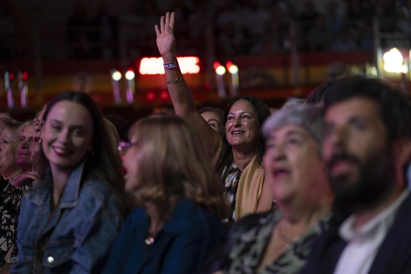 Las mejores imágenes del concierto de Raphael en la plaza de toros de Almería