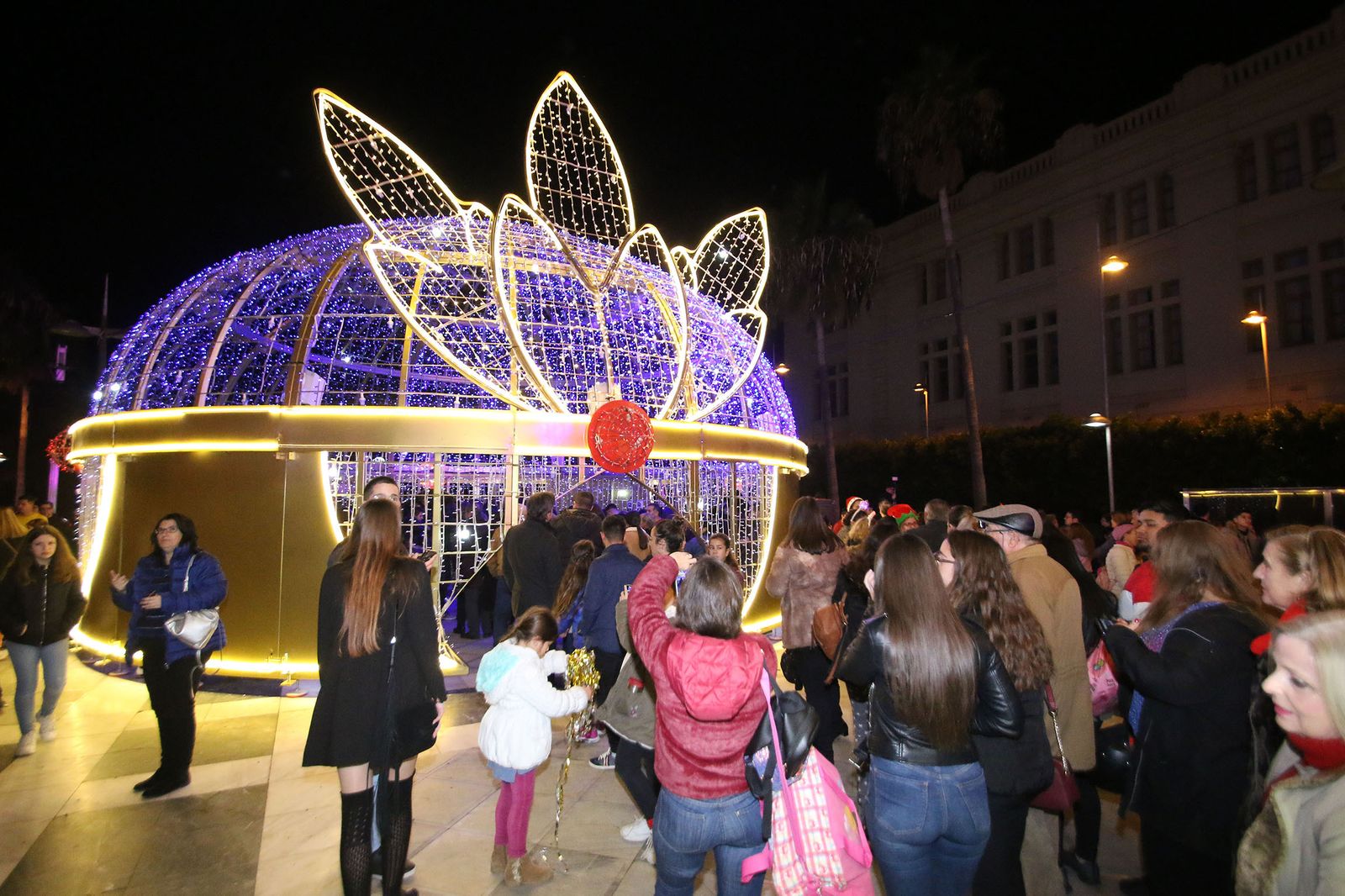 Las imágenes del encendido de las coronas de los Reyes Magos