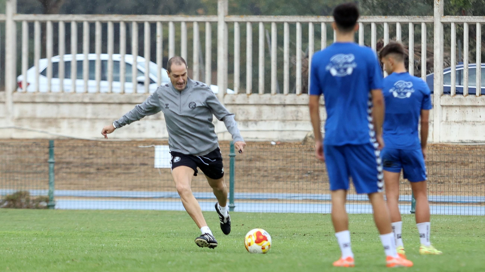 Primer entrenamiento del nuevo entrenador en el Xerez DFC
