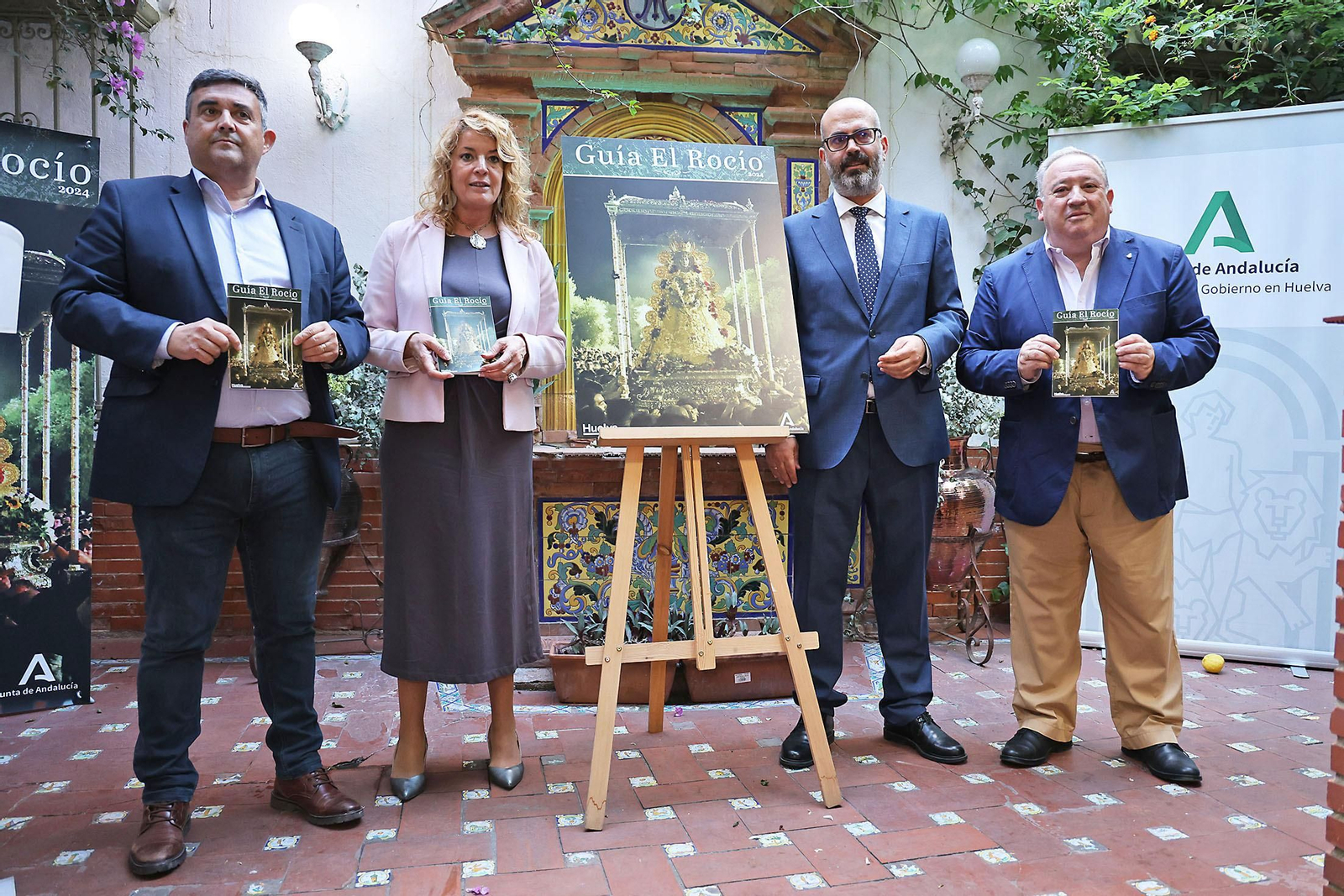 Imágenes de la presentación de la Guía del Rocío 2024 de Huelva Información