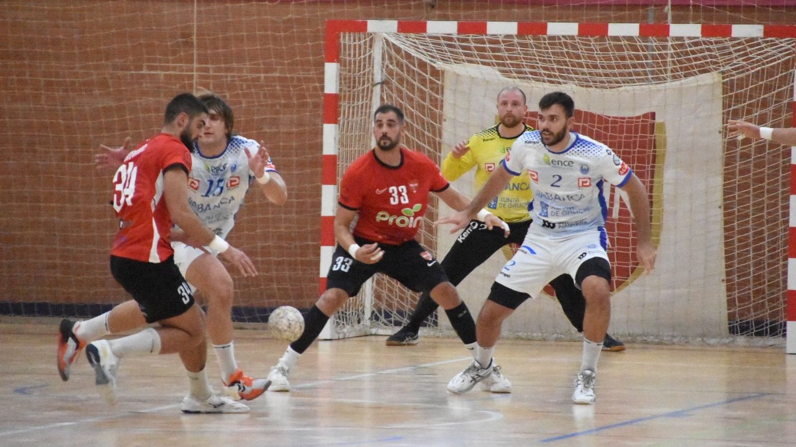 El Cajasol Sevilla BM Proin atacando en el partido de ayer.