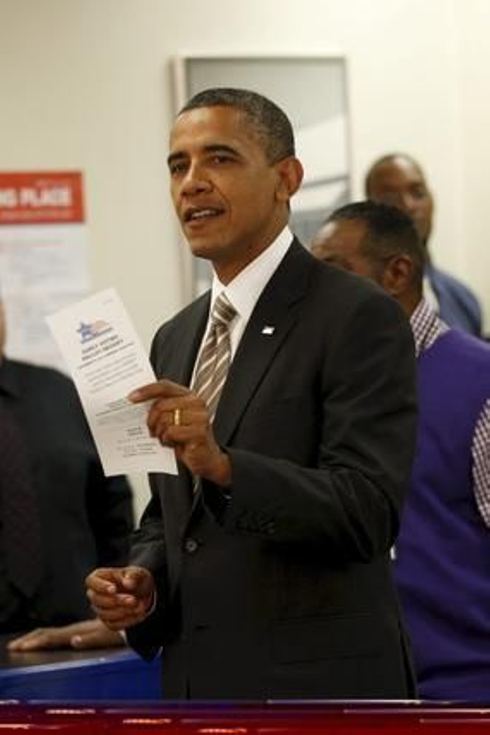 Los estadounidenses eligen a su nuevo presidente en una jornada tranquila y con las apuestas ajustadas