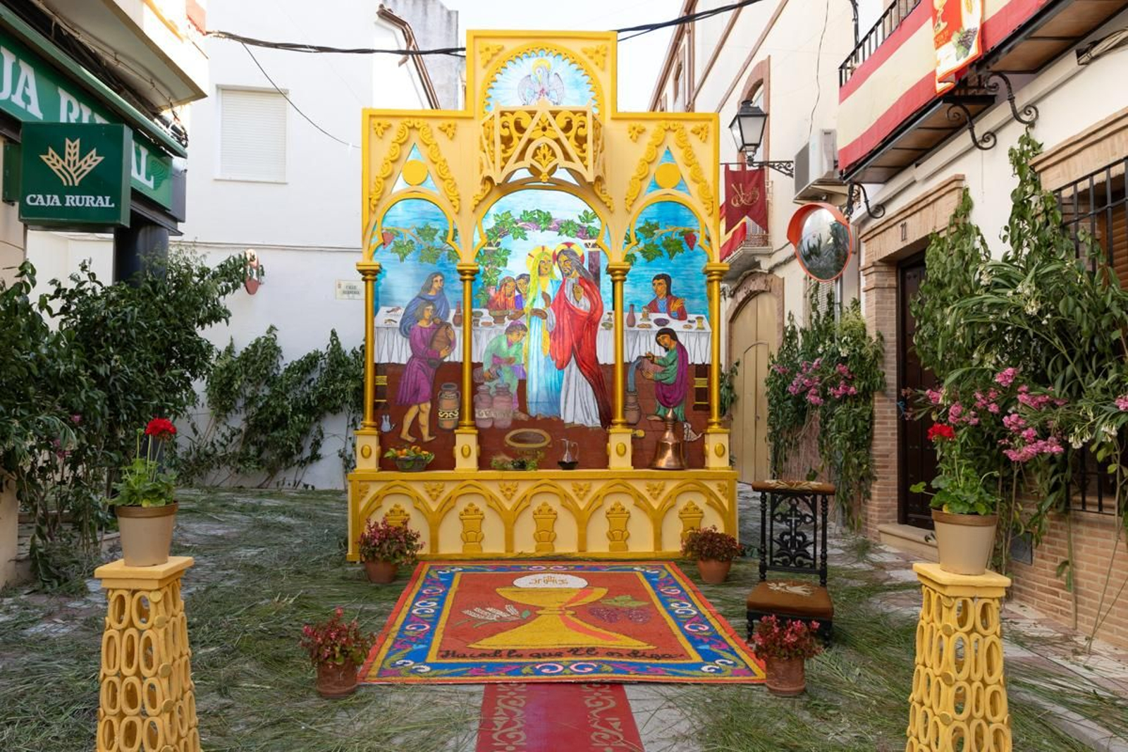 Los vecinos de Villardompardo exponen las obras de su Corpus un año más, en imágenes