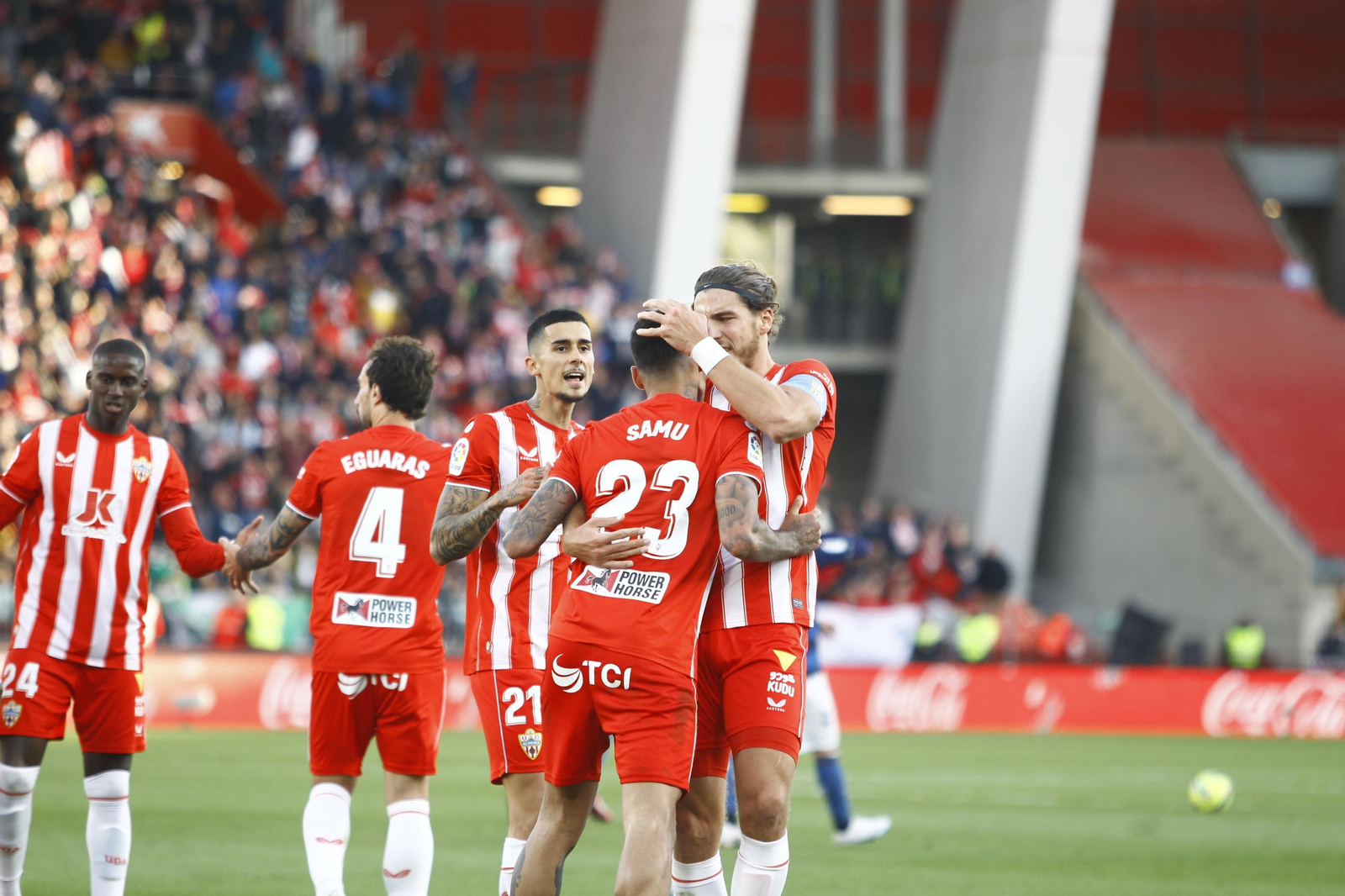 Imágenes del partido de fútbol U.D. Almería-Real Betis Balompié