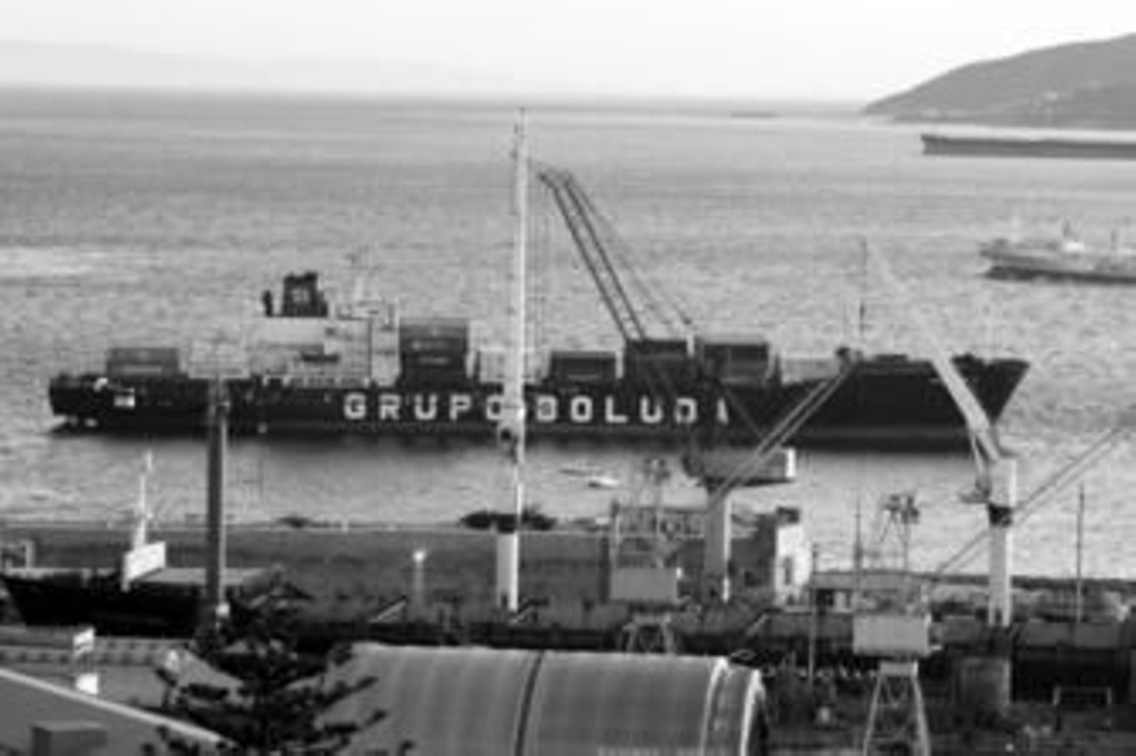 En la imagen, el 'Verónica B' en el puerto de Gibraltar que sufrió daños en su proa tras realizar una maniobra para evitar una colisión.