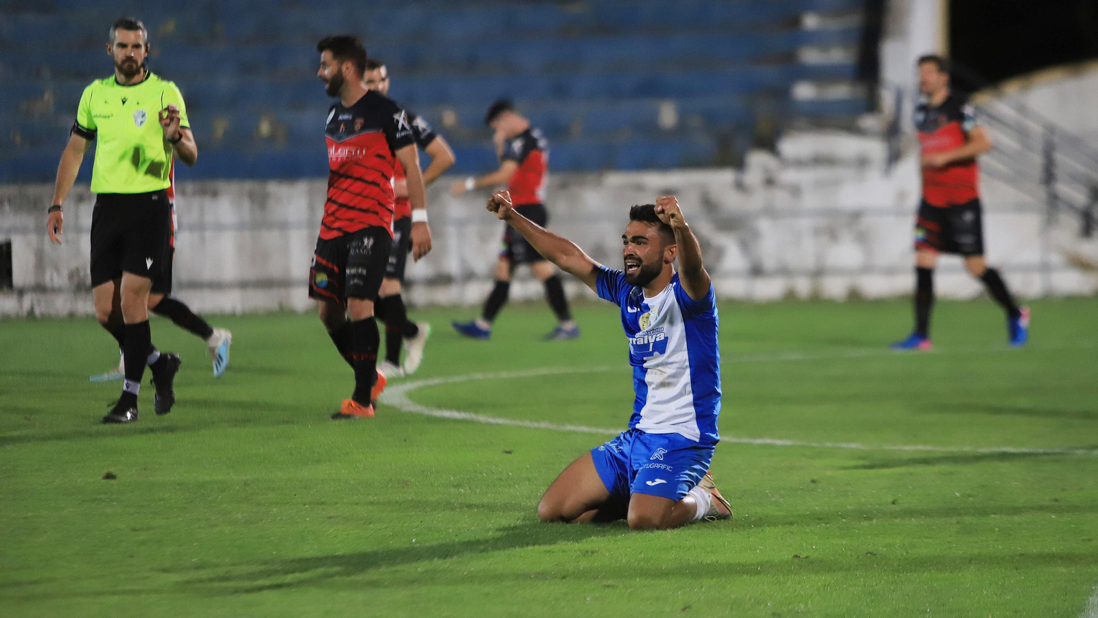 Imágenes de la semifinal por el ascenso entre el  Xerez CD - Puente Genil