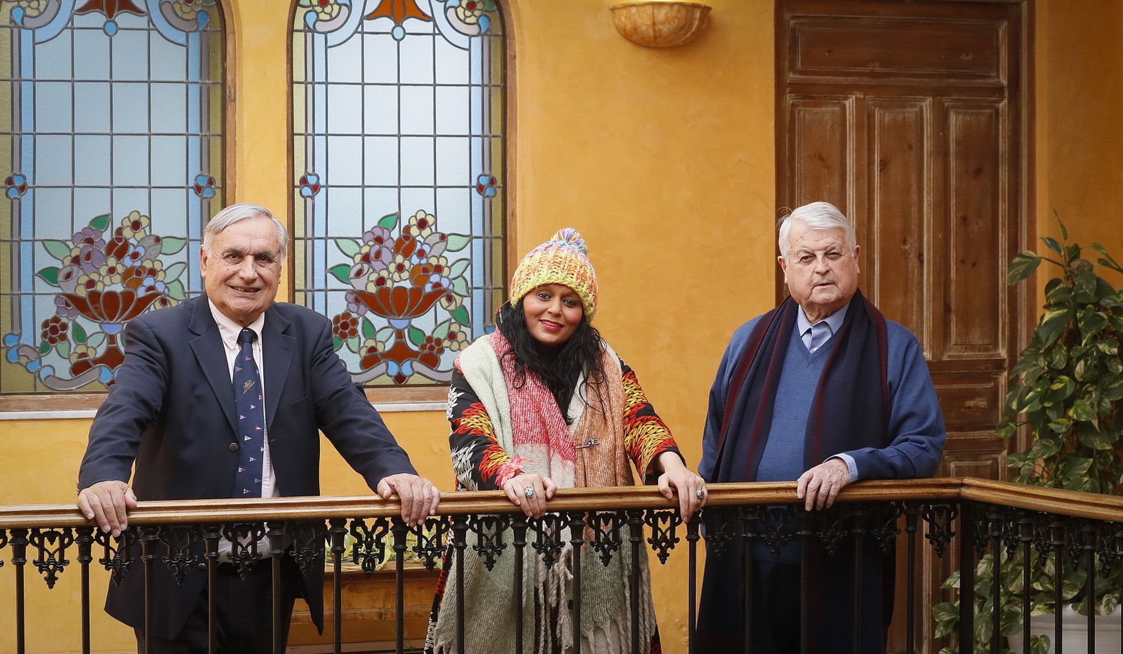 Los cocineros Francis García y Najat Kaanache, junto al presidente de la escuela de Hostelería de Sevilla, Luis Lezama (derecha).