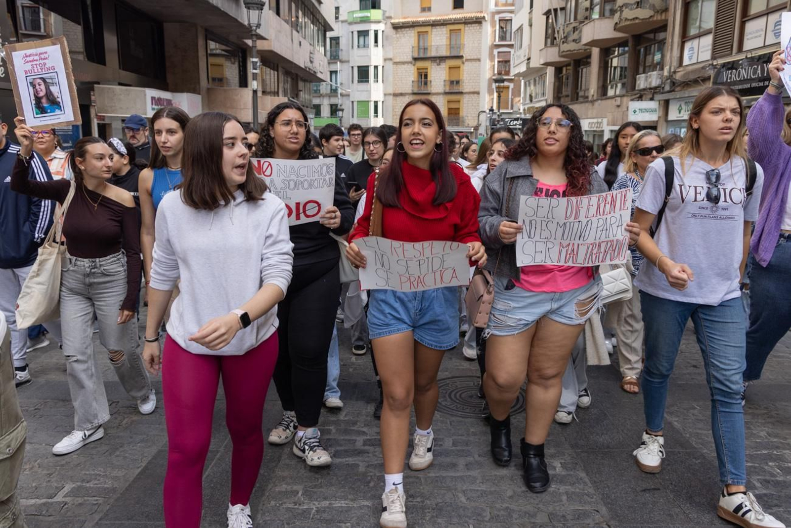 oncentración-manifestación en la plaza de la Constitución por la huelga de estudiantes por la víctima de acoso