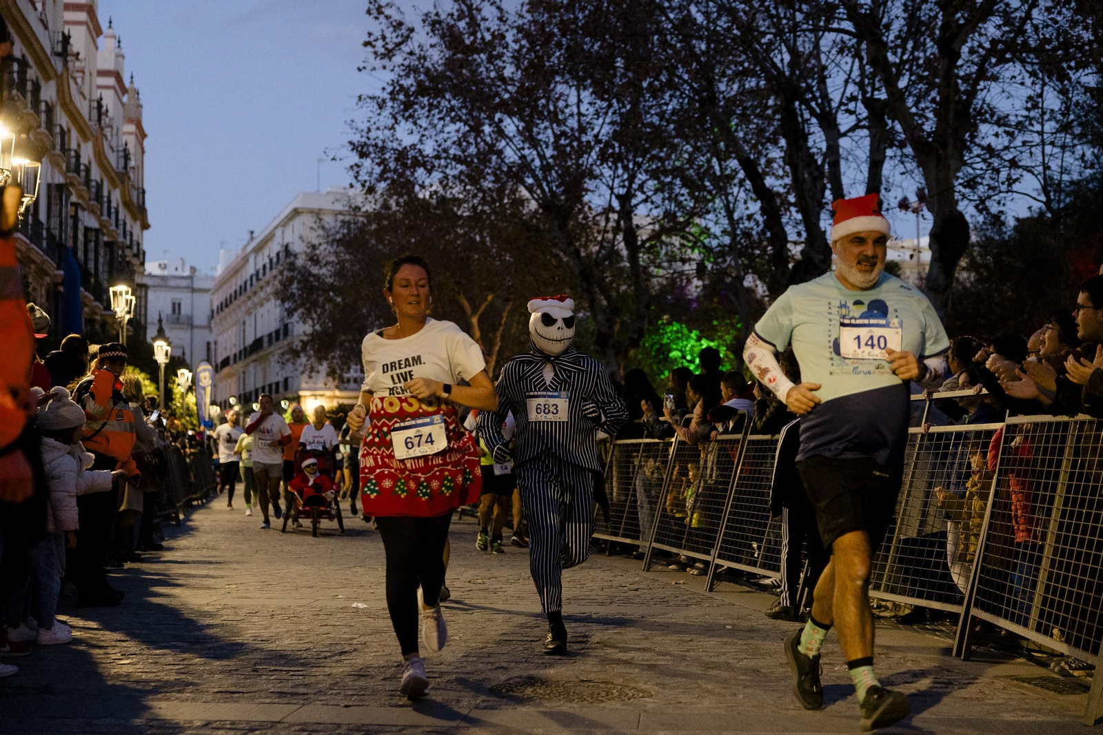 Las mejores imágenes de la carrera popular San Silvestre Gaditana 2024
