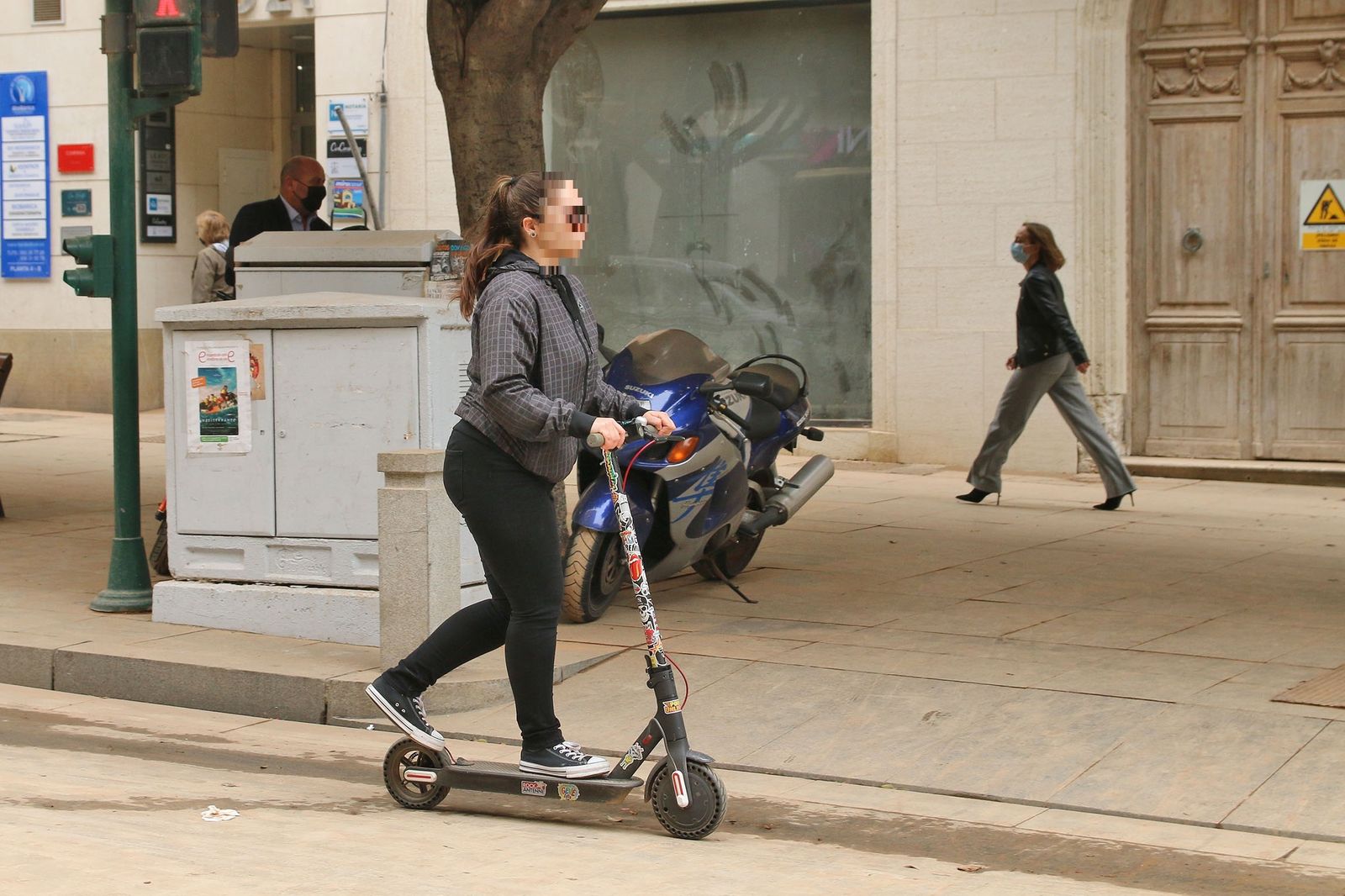 Tráfico tramita 277 denuncias a patinetes por circular por vías interurbanas y otras infracciones en Almería