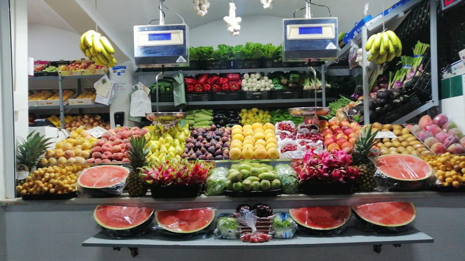 La frutería ‘Mercedita’ es el negocio actual que más años lleva en la plaza.