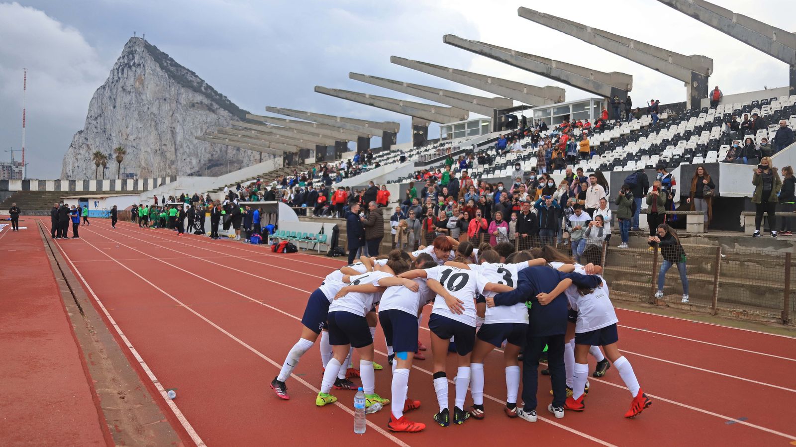 Fotos de las finales del Campeonato de Andalucía de Selecciones Provinciales de futbol femenino sub-15 y sub-17 en La Línea