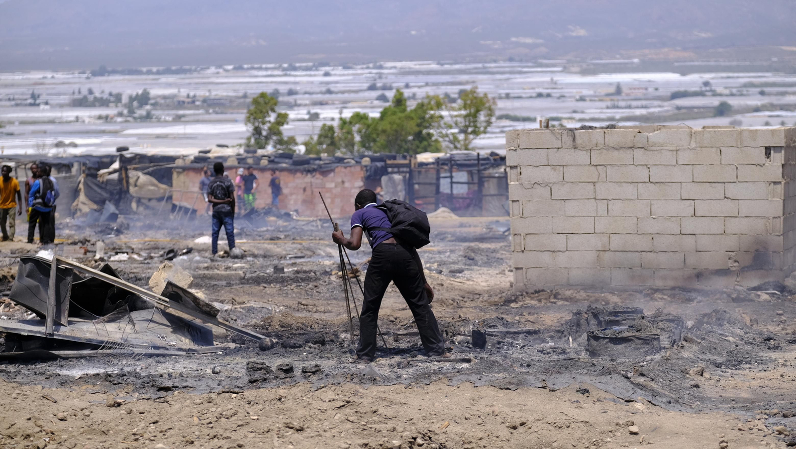 Fotogalería incendio asentamiento de chabolas en Atochares-Níjar (Almería)